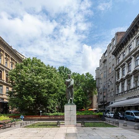 Luxurious Central Apartment In Liszt Ferenc Square Budapest Exterior photo