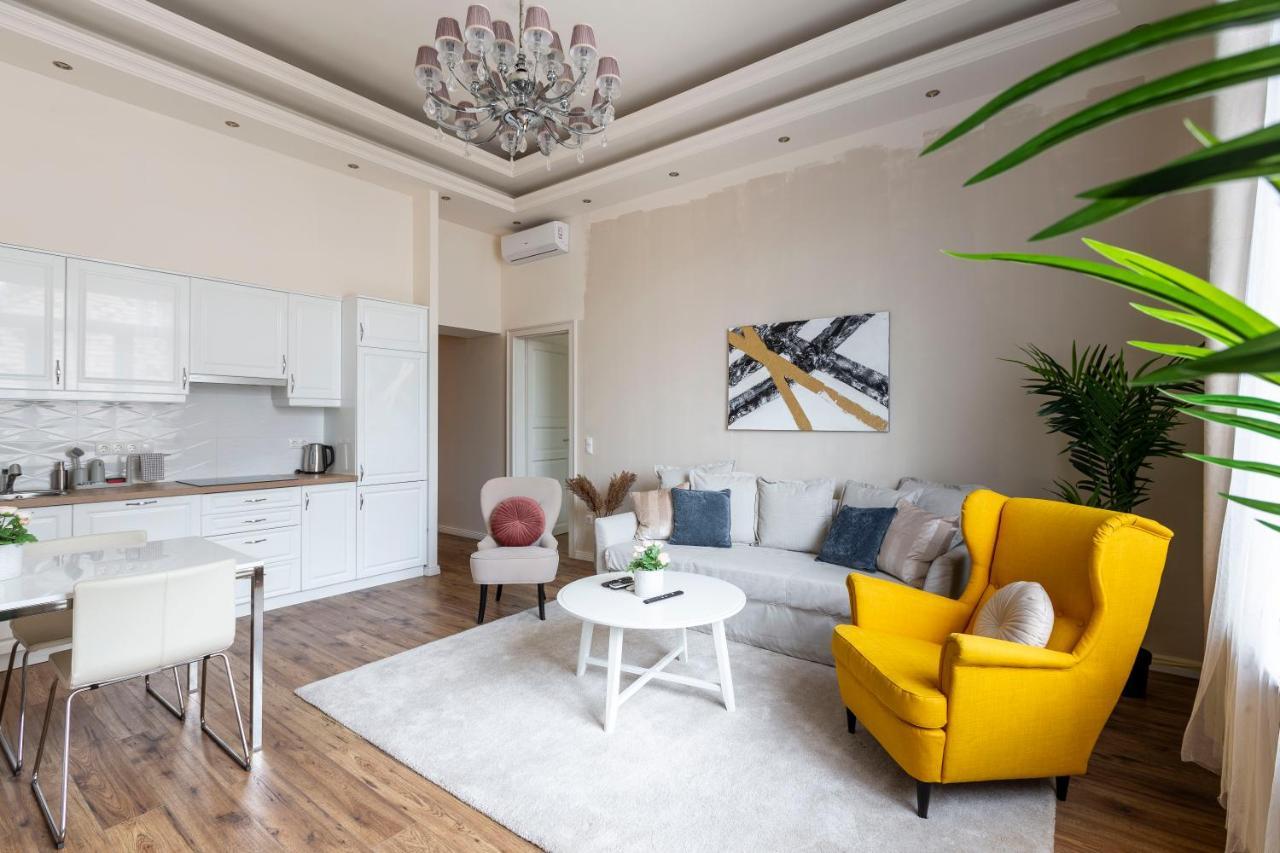 Luxurious Central Apartment In Liszt Ferenc Square Budapest Exterior photo