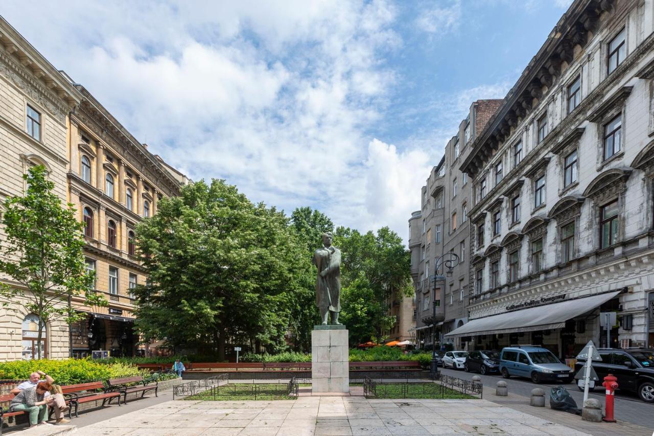 Luxurious Central Apartment In Liszt Ferenc Square Budapest Exterior photo