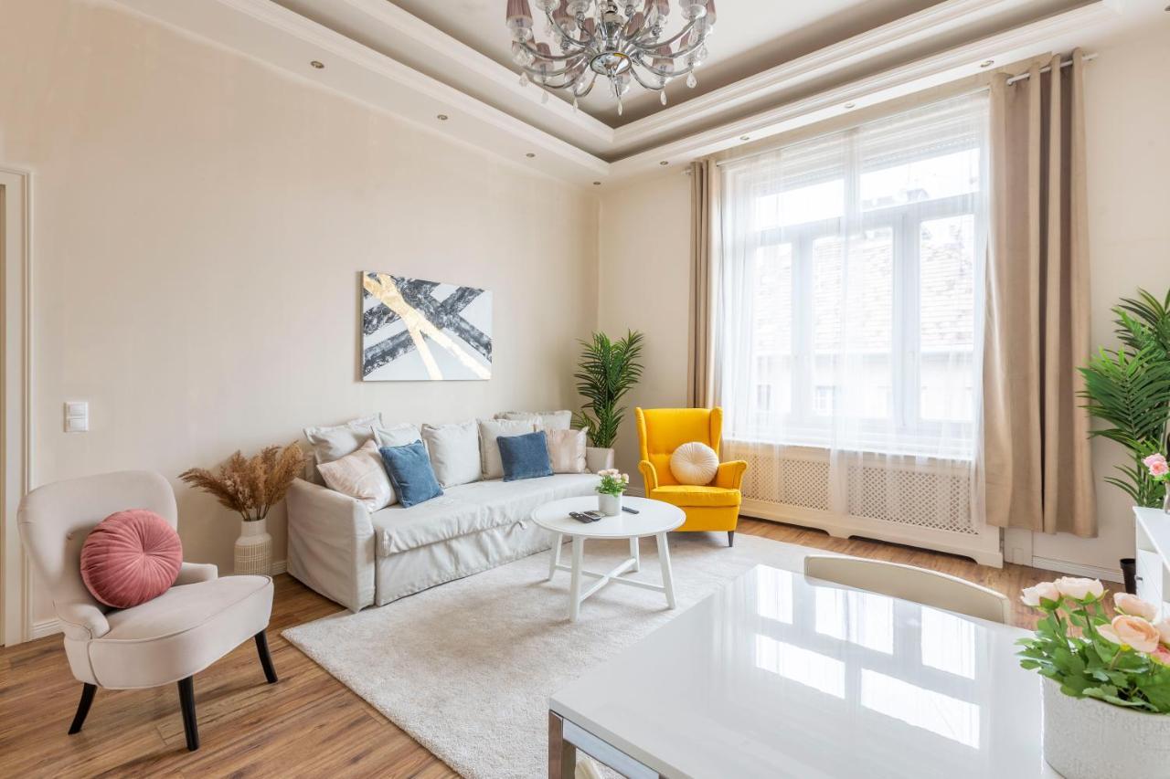Luxurious Central Apartment In Liszt Ferenc Square Budapest Exterior photo
