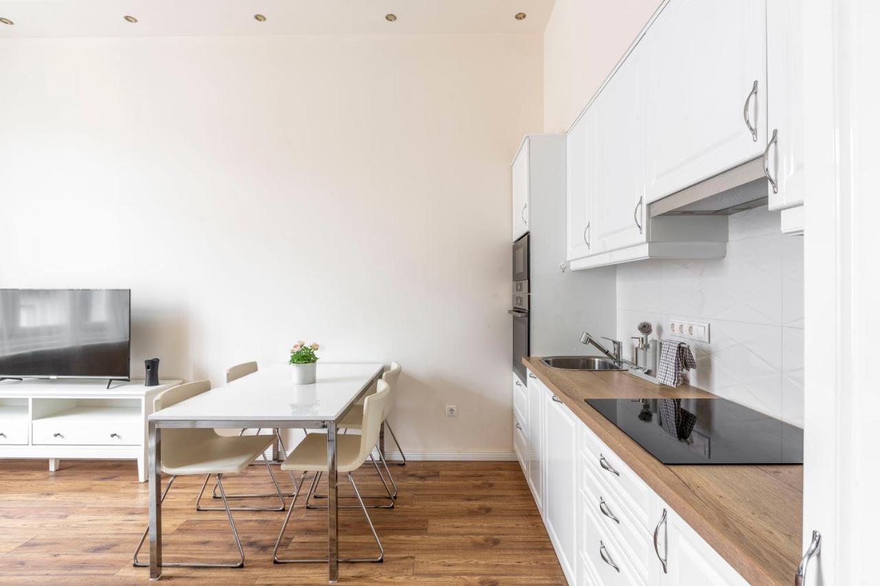 Luxurious Central Apartment In Liszt Ferenc Square Budapest Exterior photo