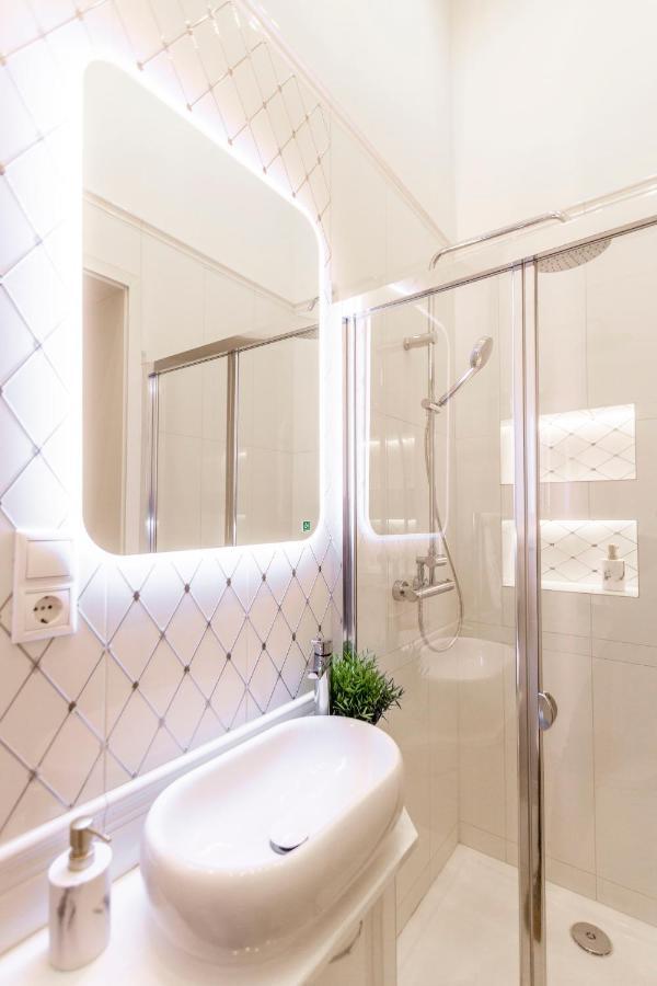 Luxurious Central Apartment In Liszt Ferenc Square Budapest Exterior photo